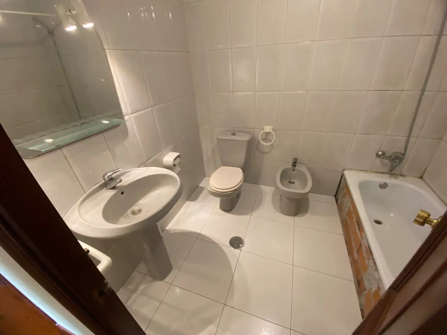 Bathroom of Flat for sale in Nigrán  with Heating, Parquet flooring and Storage room
