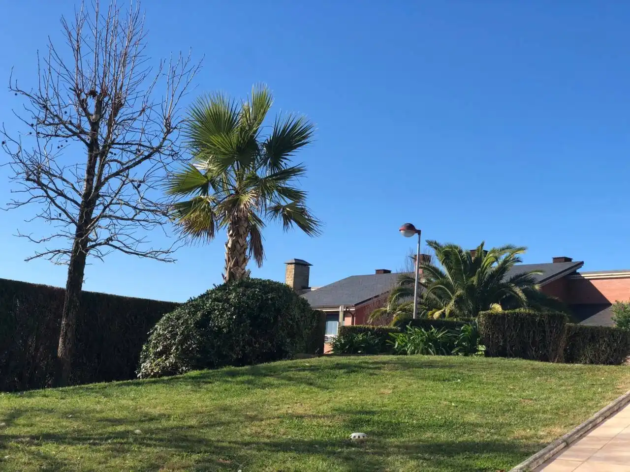 Vista exterior de Casa o xalet en venda en Donostia - San Sebastián  amb Aire condicionat, Calefacció i Jardí privat