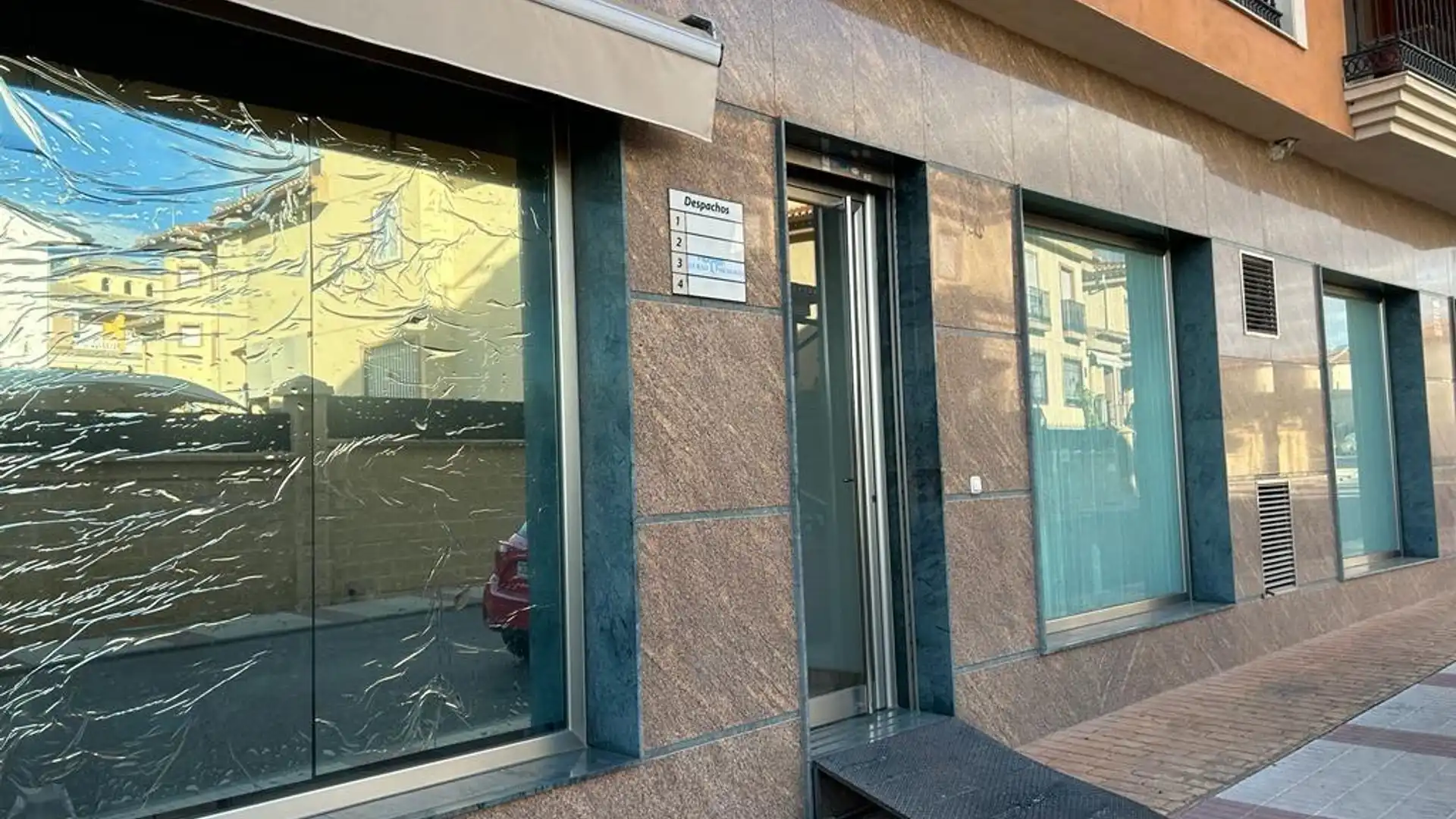 Vista exterior de Oficina de alquiler en Atarfe