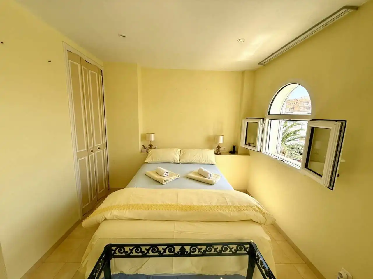 Schlafzimmer von Dachboden zum Verkauf in El Ejido mit Klimaanlage, Terrasse und Möbliert