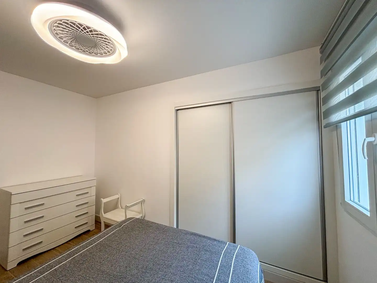 Dormitori de Apartament de lloguer en Torrevieja amb Piscina i Piscina comunitària