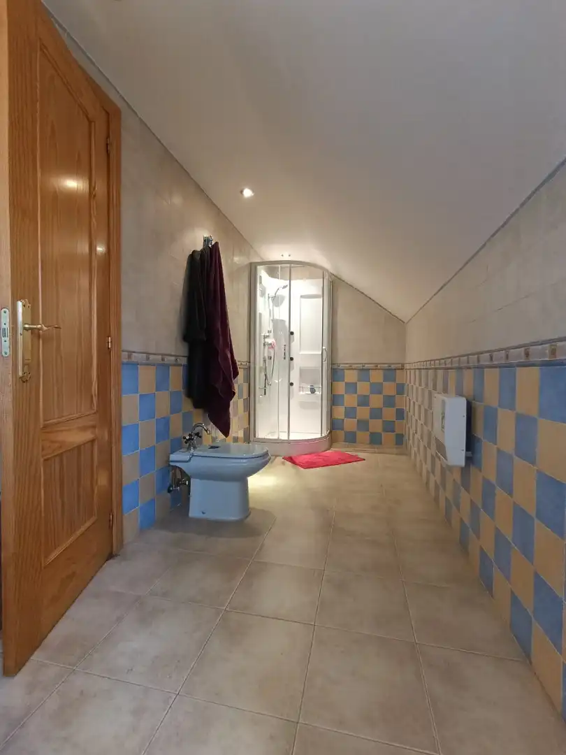 Bany de Casa o xalet en venda en Albalate de Zorita amb Aire condicionat, Calefacció i Jardí privat