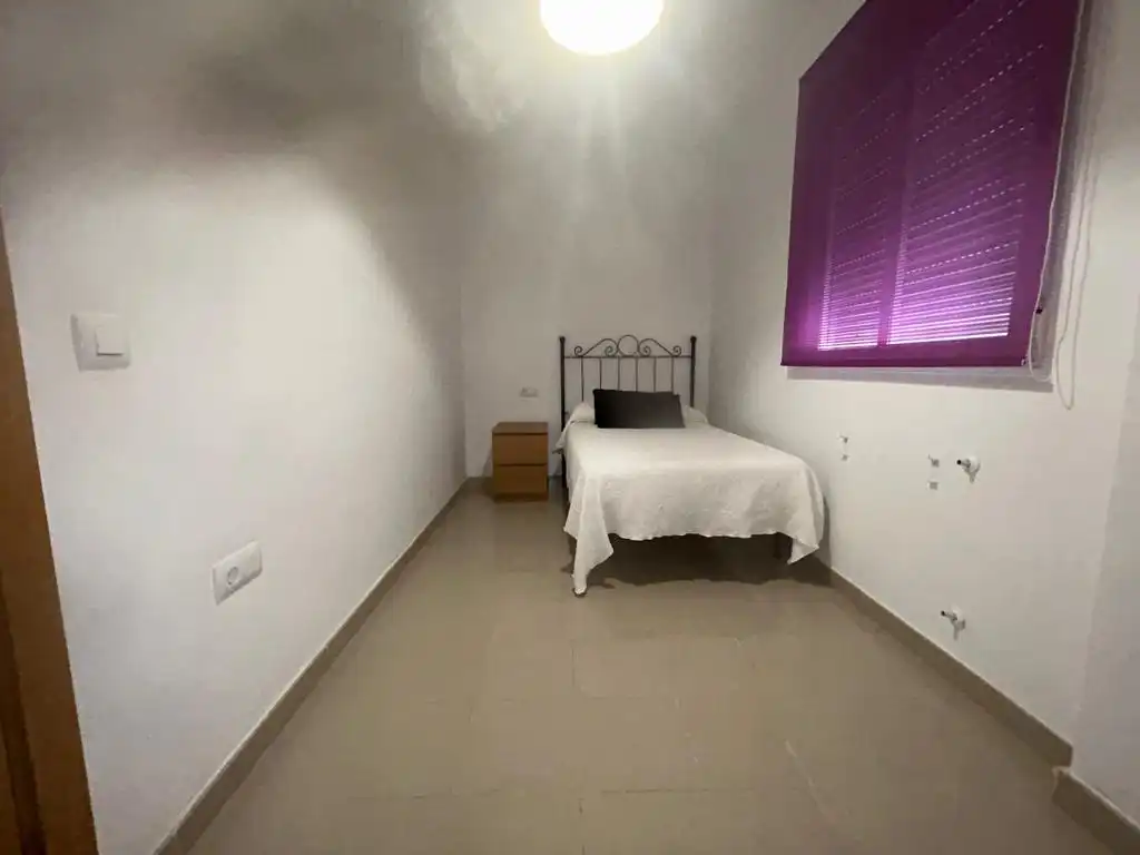 Dormitori de Apartament de lloguer en Villanueva de la Serena amb Aire condicionat, Traster i Moblat