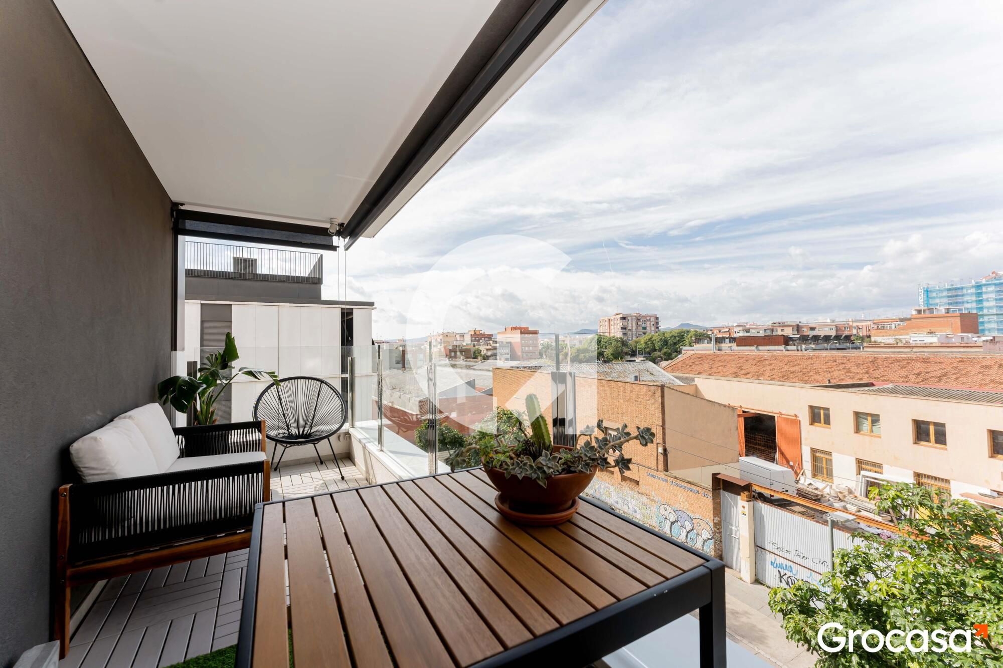 Terrassa de Pis en venda en Cornellà de Llobregat amb Aire condicionat, Terrassa i Traster