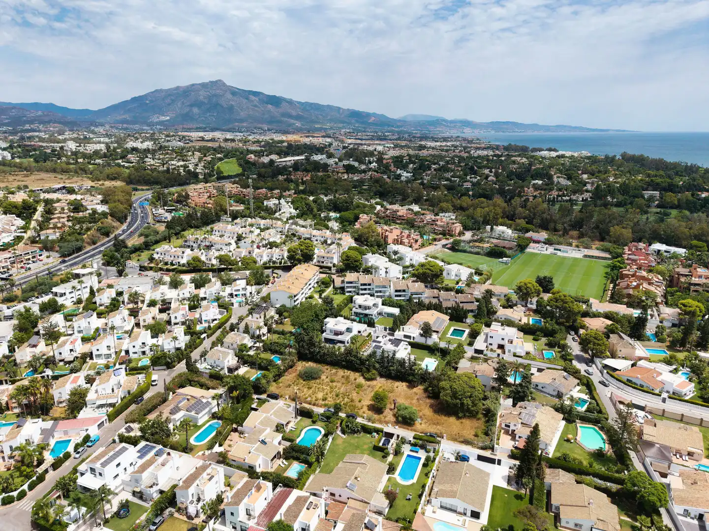 Vista exterior de Casa o chalet en venta en Estepona con Aire acondicionado, Jardín privado y Terraza