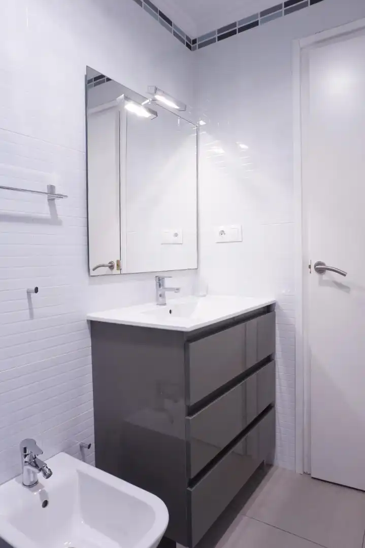 Baño de Piso de alquiler en Valencia con Aire acondicionado, Parquet y Amueblado