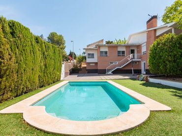 Casa con balcón en venta en Casco Urbano