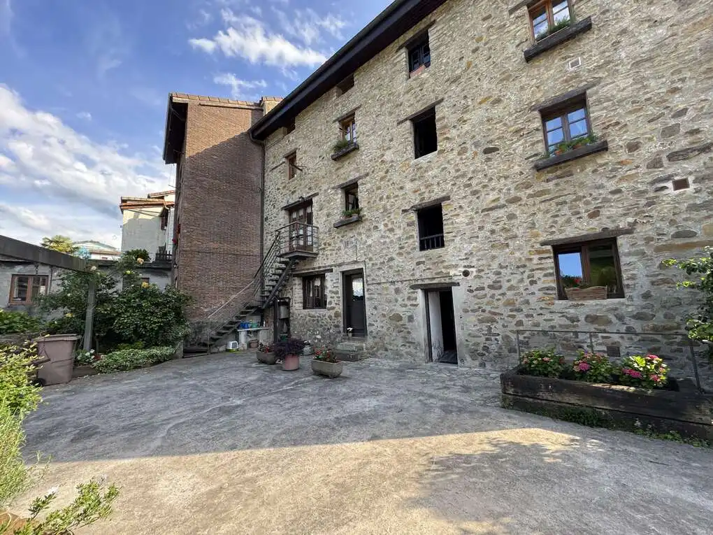 Vista exterior de Piso en venta en Antzuola con Calefacción, Jardín privado y Terraza