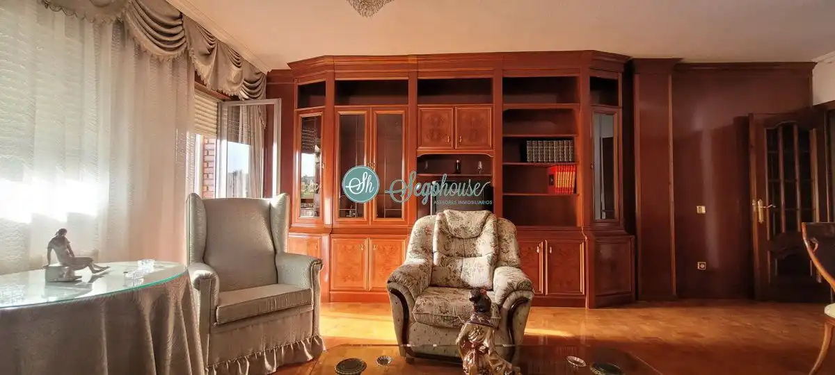 Living room of Flat for sale in Segovia  with Heating, Parquet flooring and Terrace