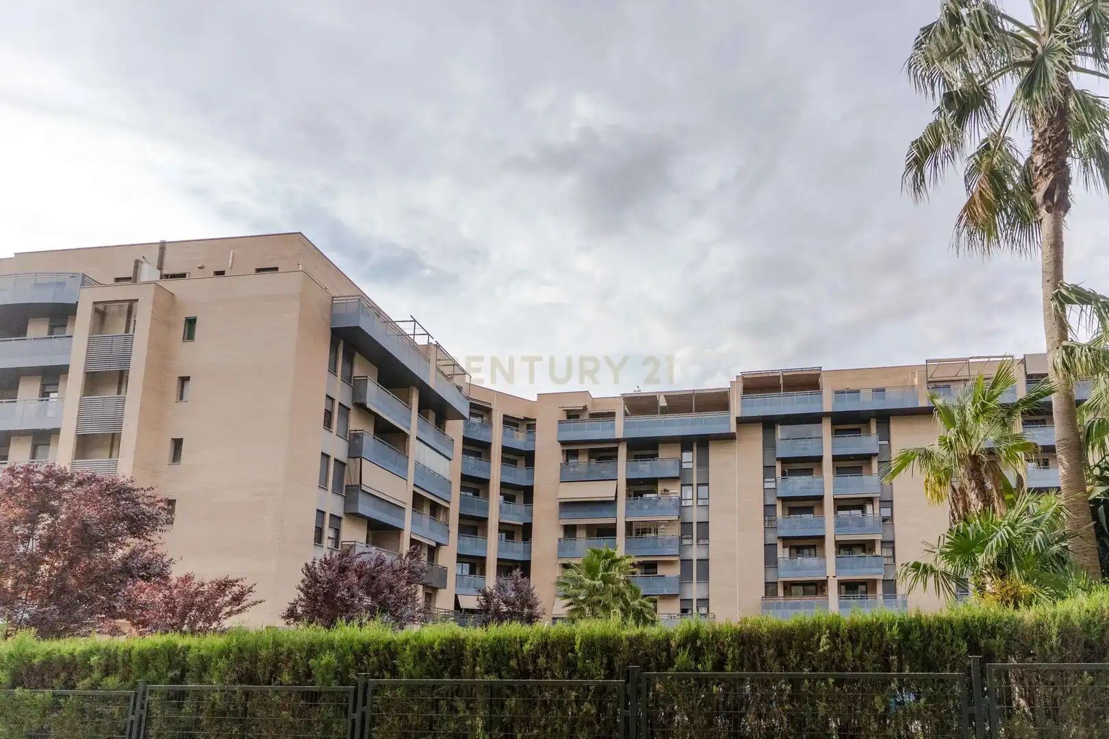 Vista exterior de Piso en venta en Granada con Jardín privado, Trastero y Piscina comunitaria