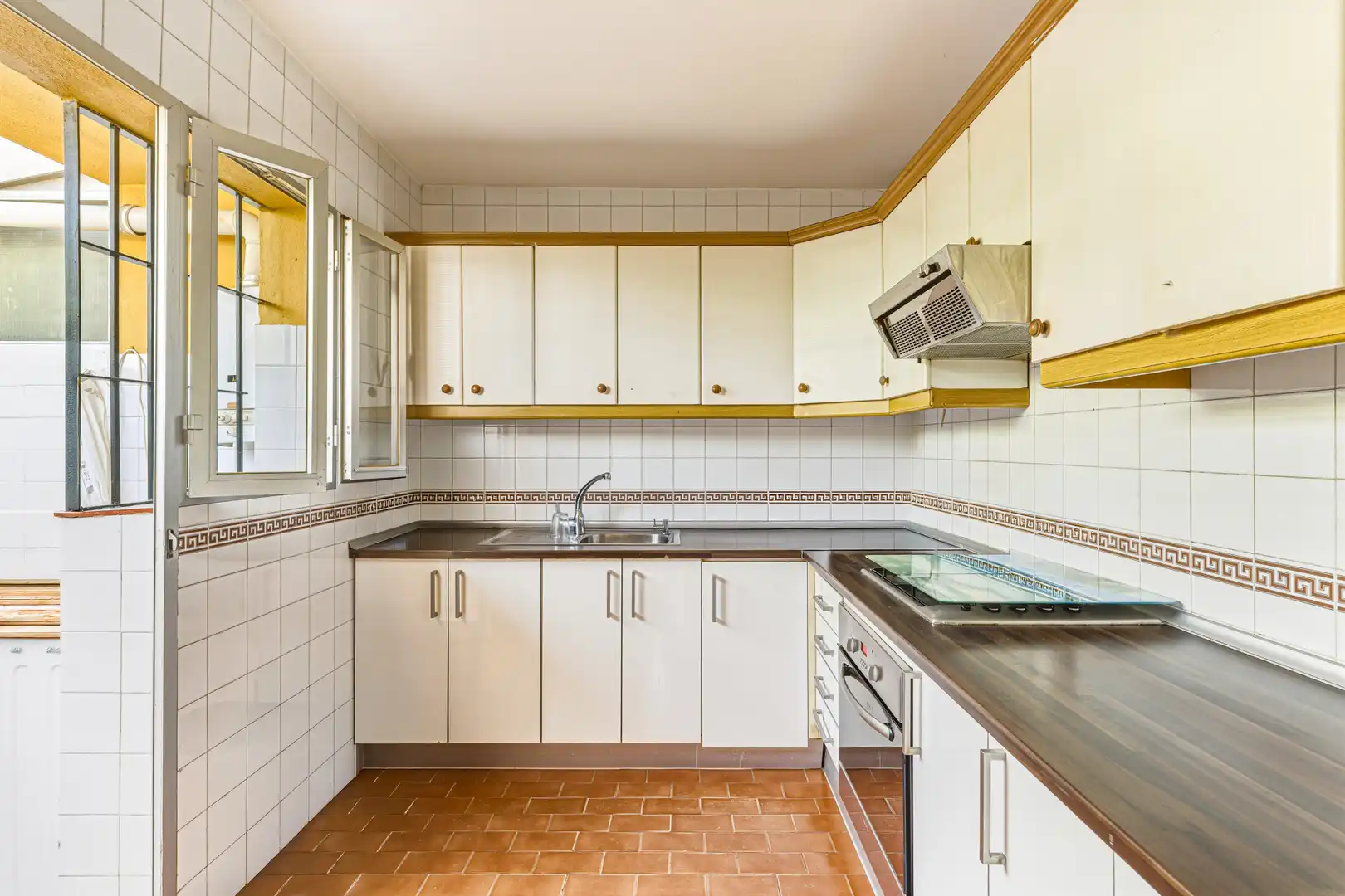 Cuina de Casa adosada en venda en Estepona amb Jardí privat i Terrassa