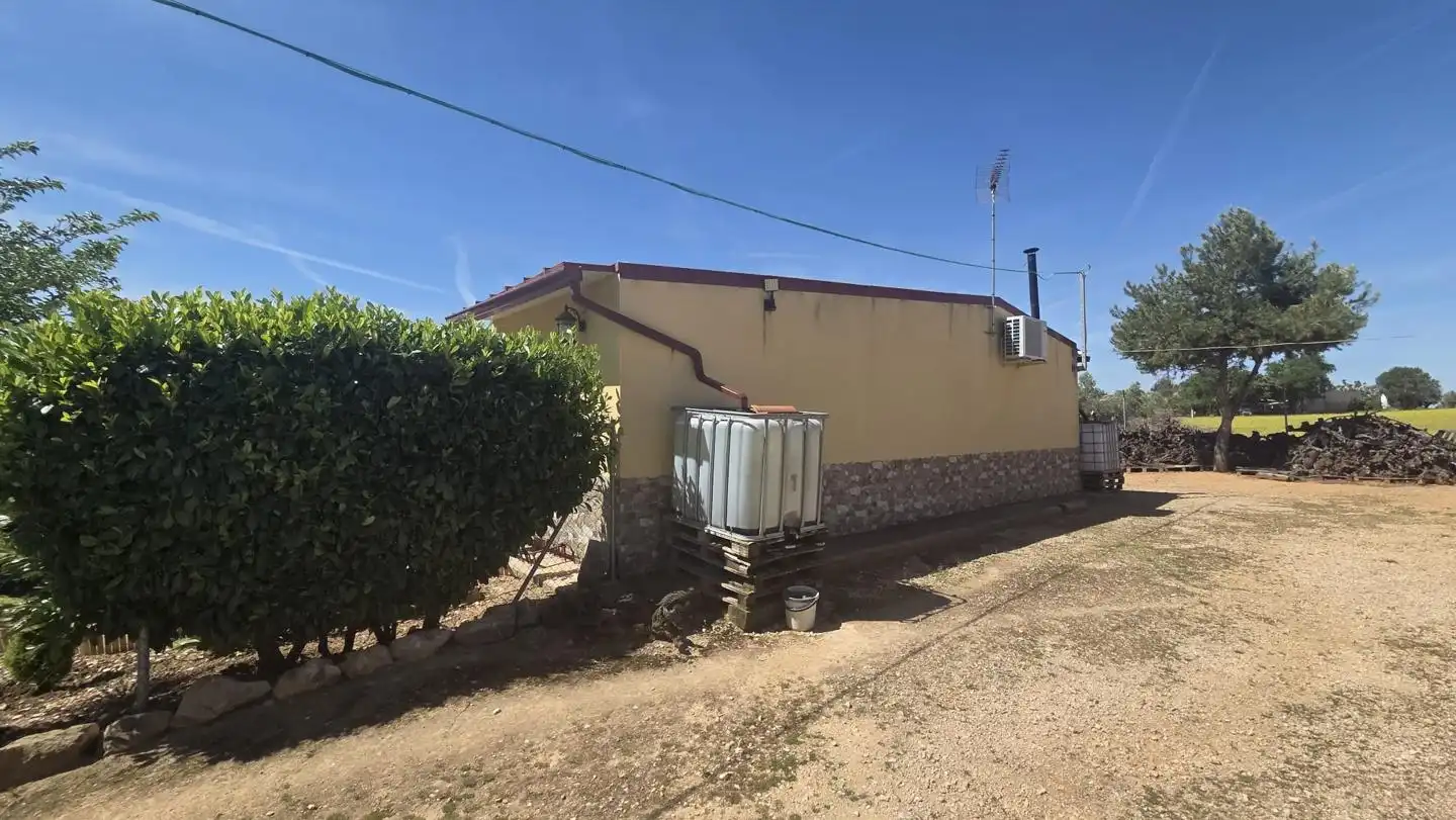 Vista exterior de Casa o chalet en venta en Tarancón con Aire acondicionado, Piscina y Amueblado