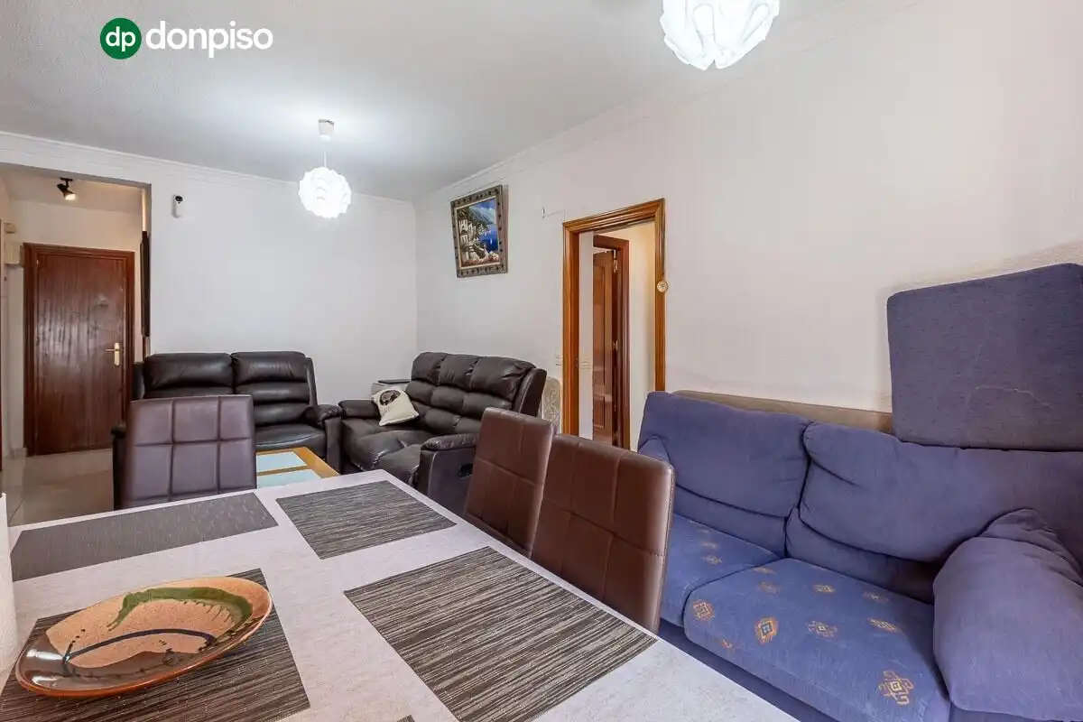 Sala de estar de Piso en venta en Granada con Alarma