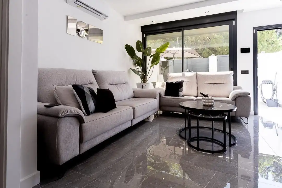 Sala de estar de Casa adosada en venta en Málaga con Aire acondicionado, Terraza y Amueblado