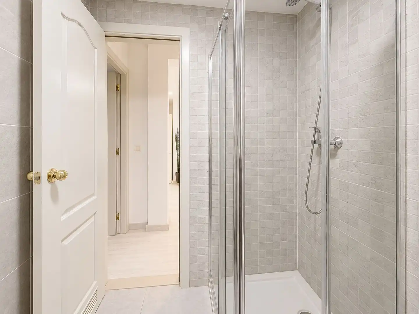 Bany de Apartament en venda en Benalmádena amb Jardí privat i Piscina comunitària