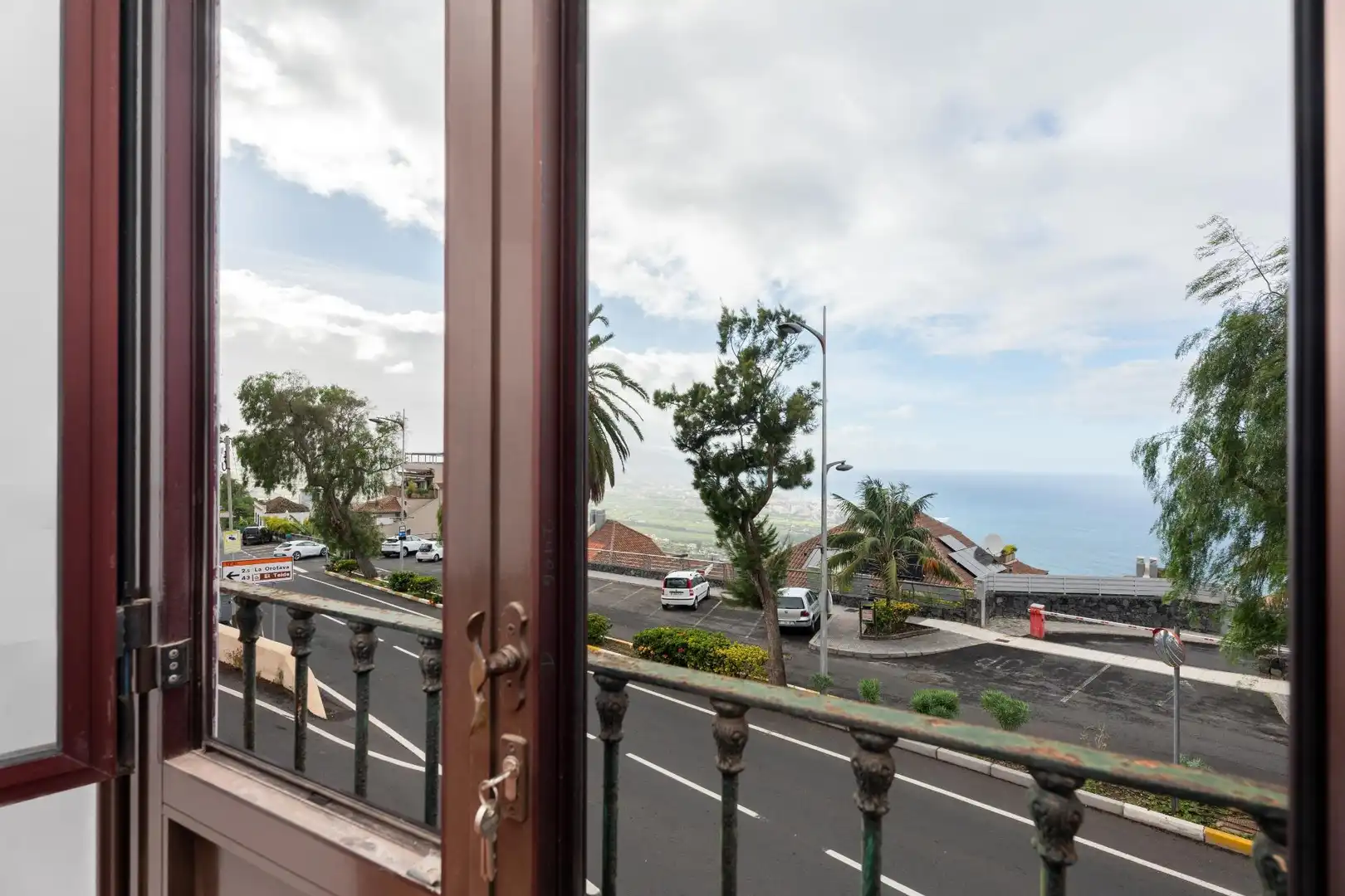 Vista exterior de Casa o chalet en venta en Santa Úrsula con Parquet y Terraza