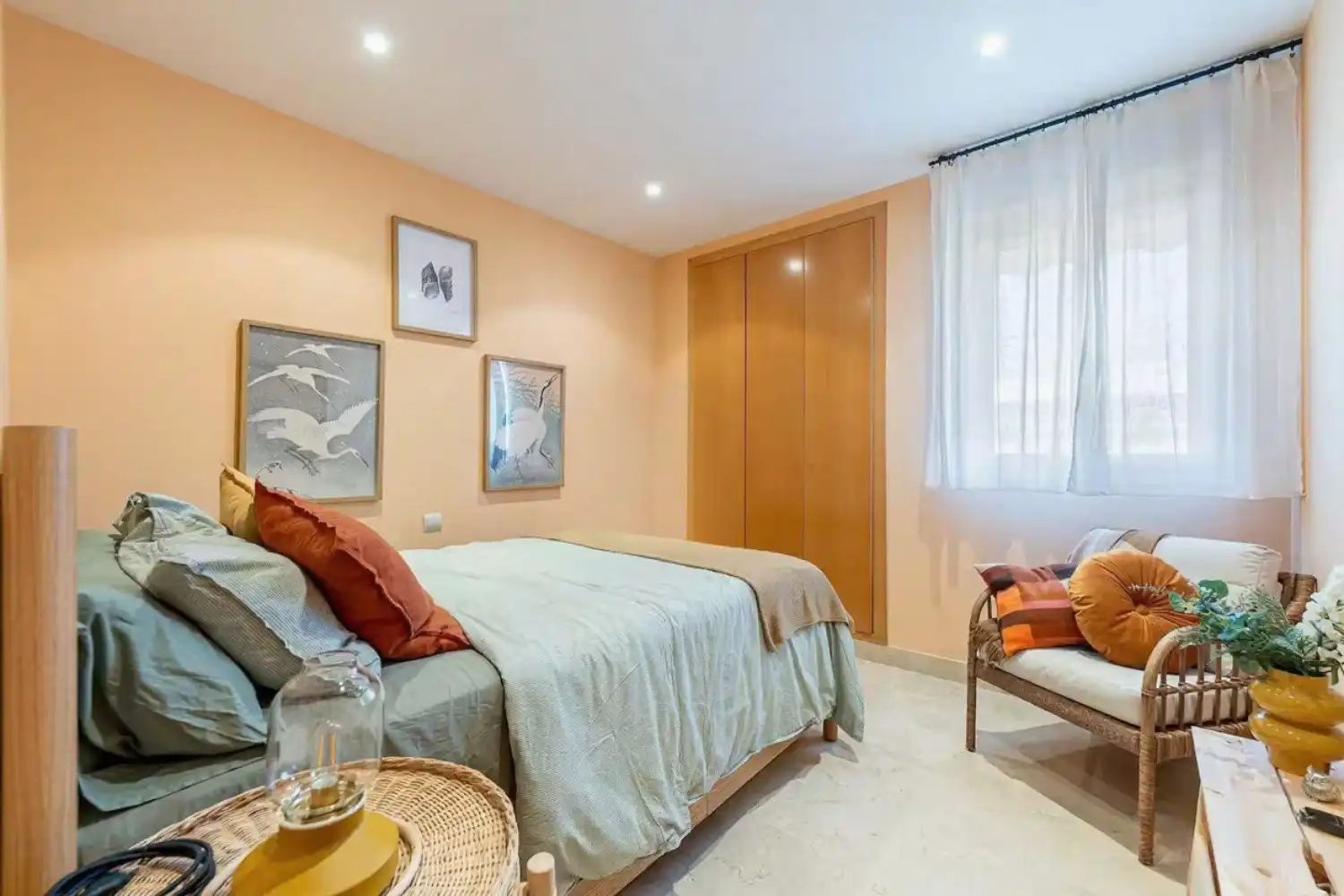 Habitación de Apartamento de alquiler en Estepona con Aire acondicionado, Terraza y Piscina