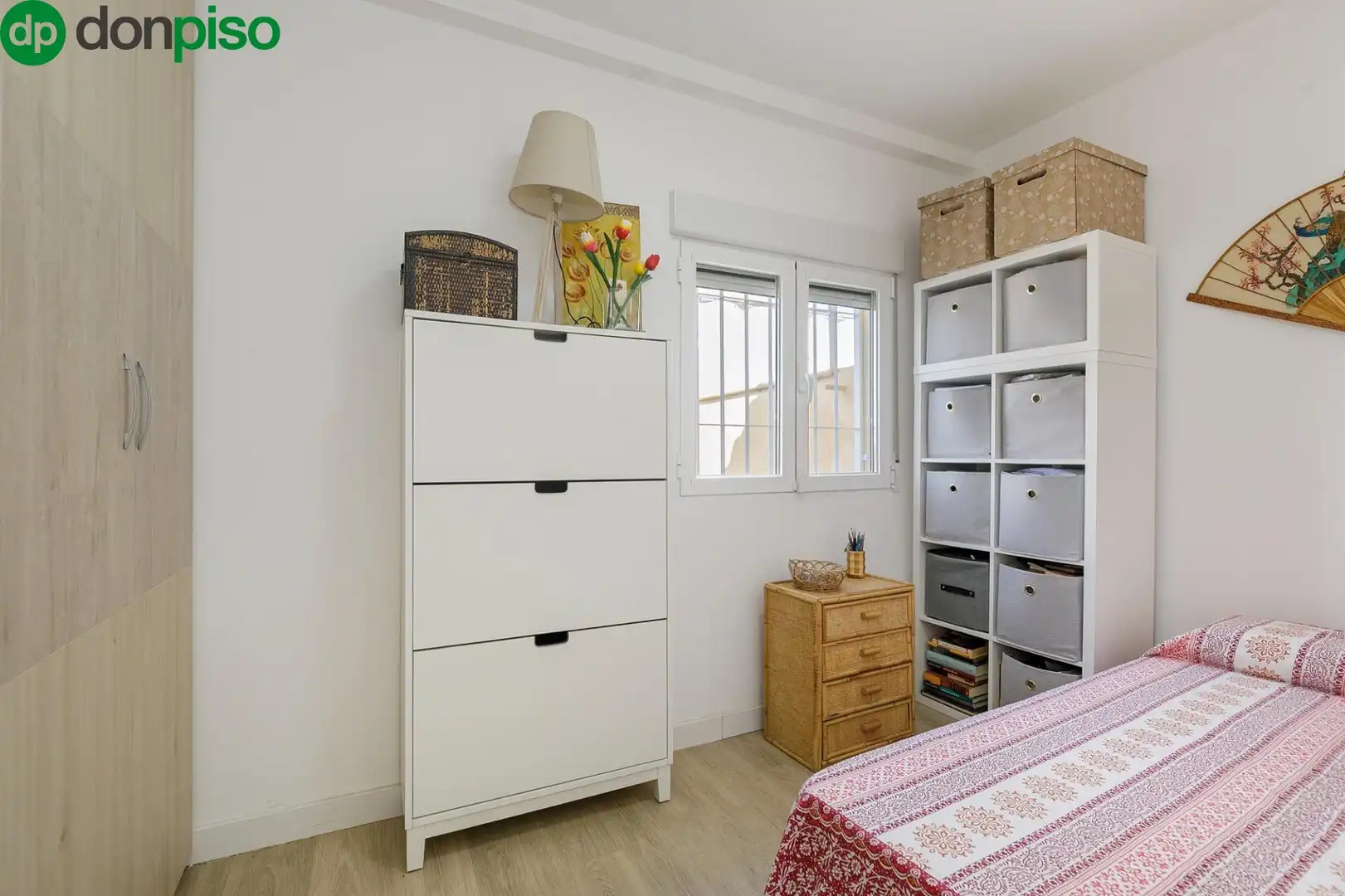 Schlafzimmer von Dachboden zum Verkauf in Granada mit Terrasse und Balkon