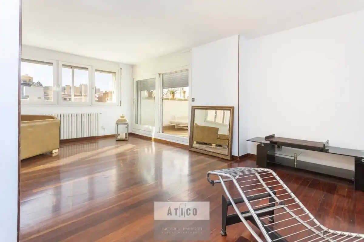 Dachboden zur Miete in Vila de Gràcia