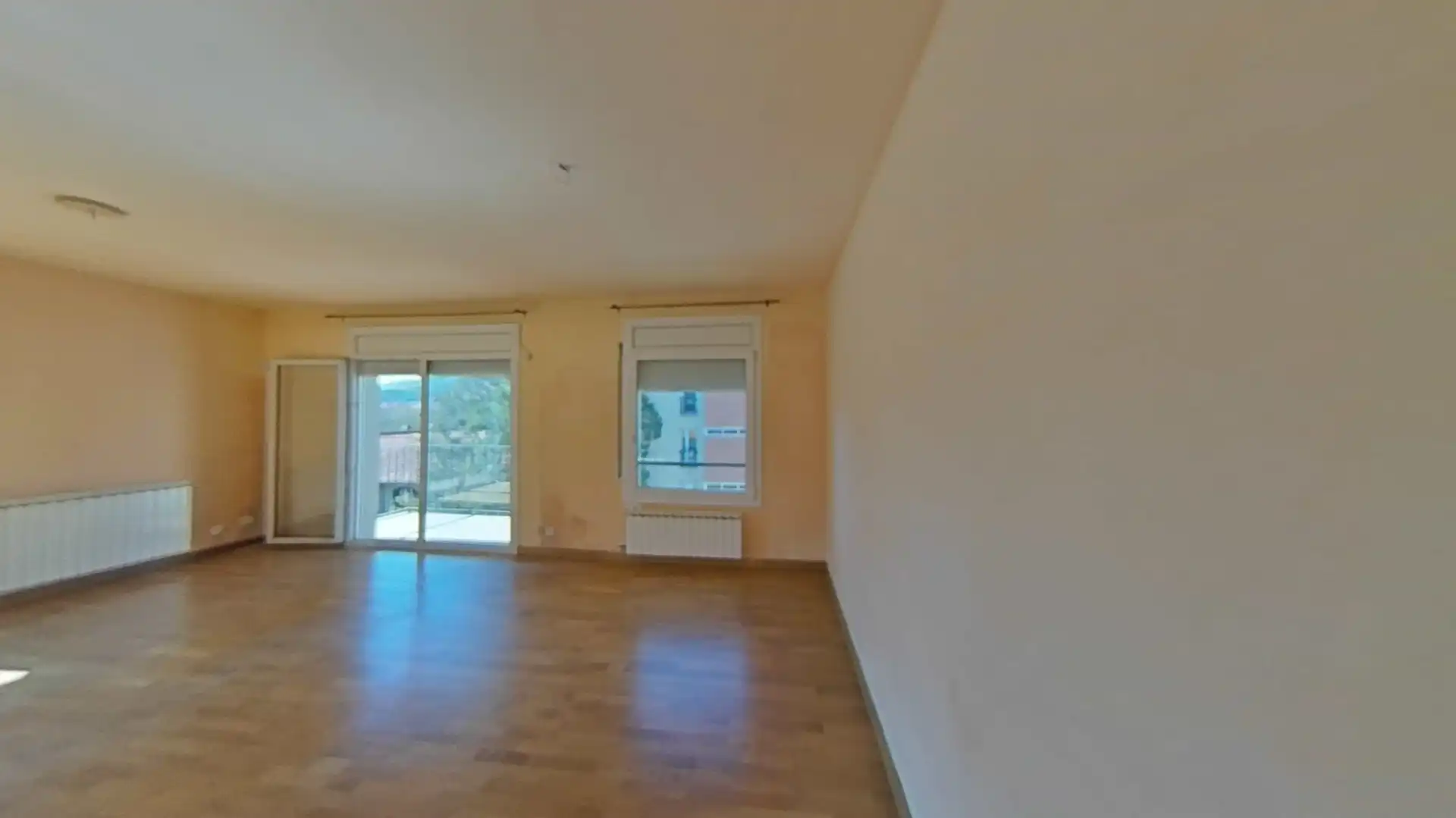 Sala de estar de Piso en venta en Sant Joan de les Abadesses con Trastero y Balcón