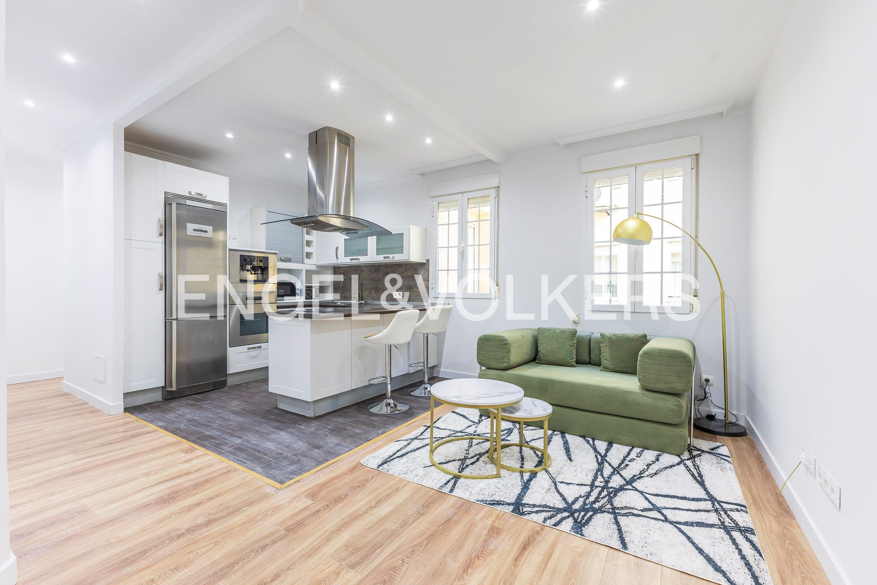 Sala d'estar de Apartament de lloguer en  Madrid Capital amb Aire condicionat, Calefacció i Moblat