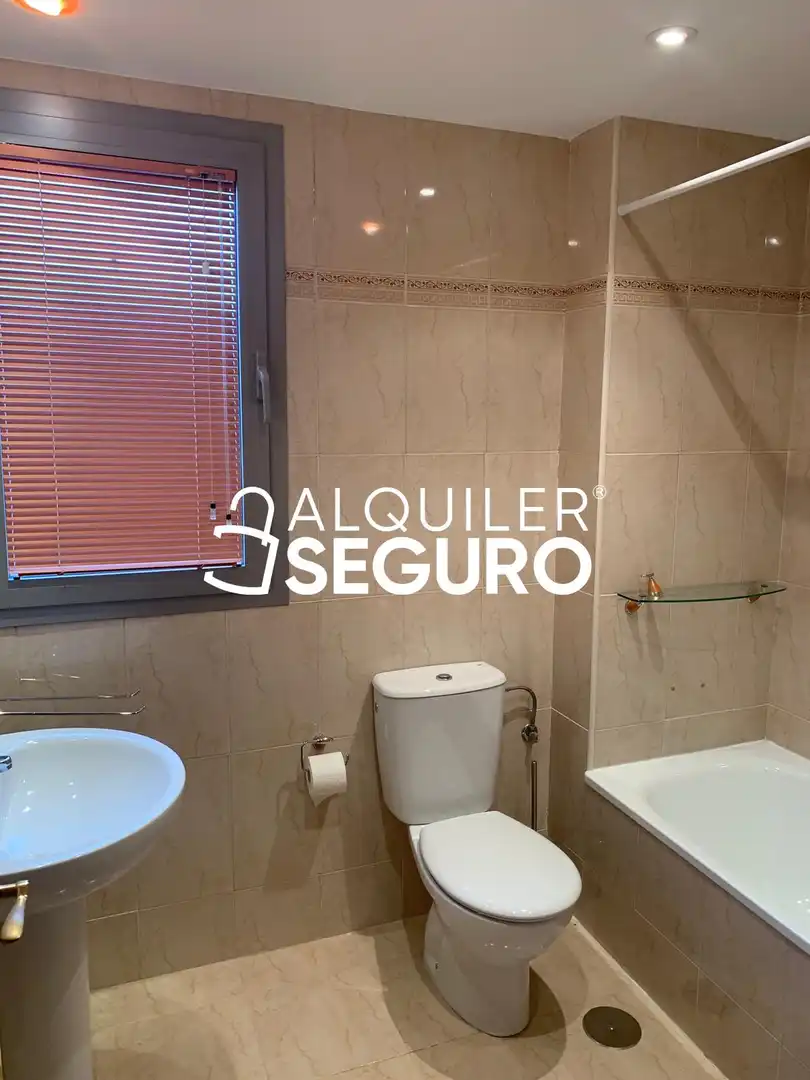 Baño de Piso de alquiler en Torrejón de Ardoz con Aire acondicionado y Calefacción