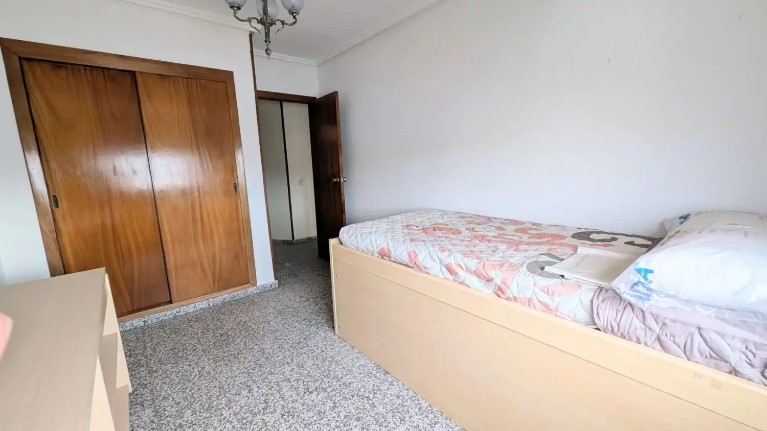 Habitación de Piso en venta en Castellón de la Plana / Castelló de la Plana con Aire acondicionado, Calefacción y Balcón