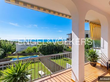 Casa a schiera con balcone in vendita a Llevantina - Montgavina - Quintmar