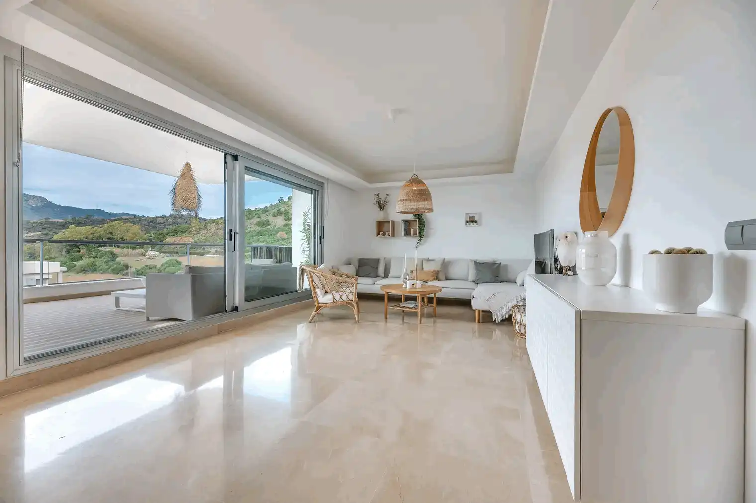 Sala de estar de Planta baja en venta en Benahavís con Aire acondicionado, Terraza y Trastero