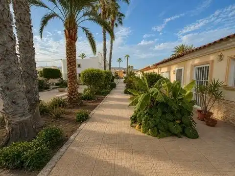 Vista exterior de Apartamento en venta en Roquetas de Mar con Jardín privado y Piscina comunitaria