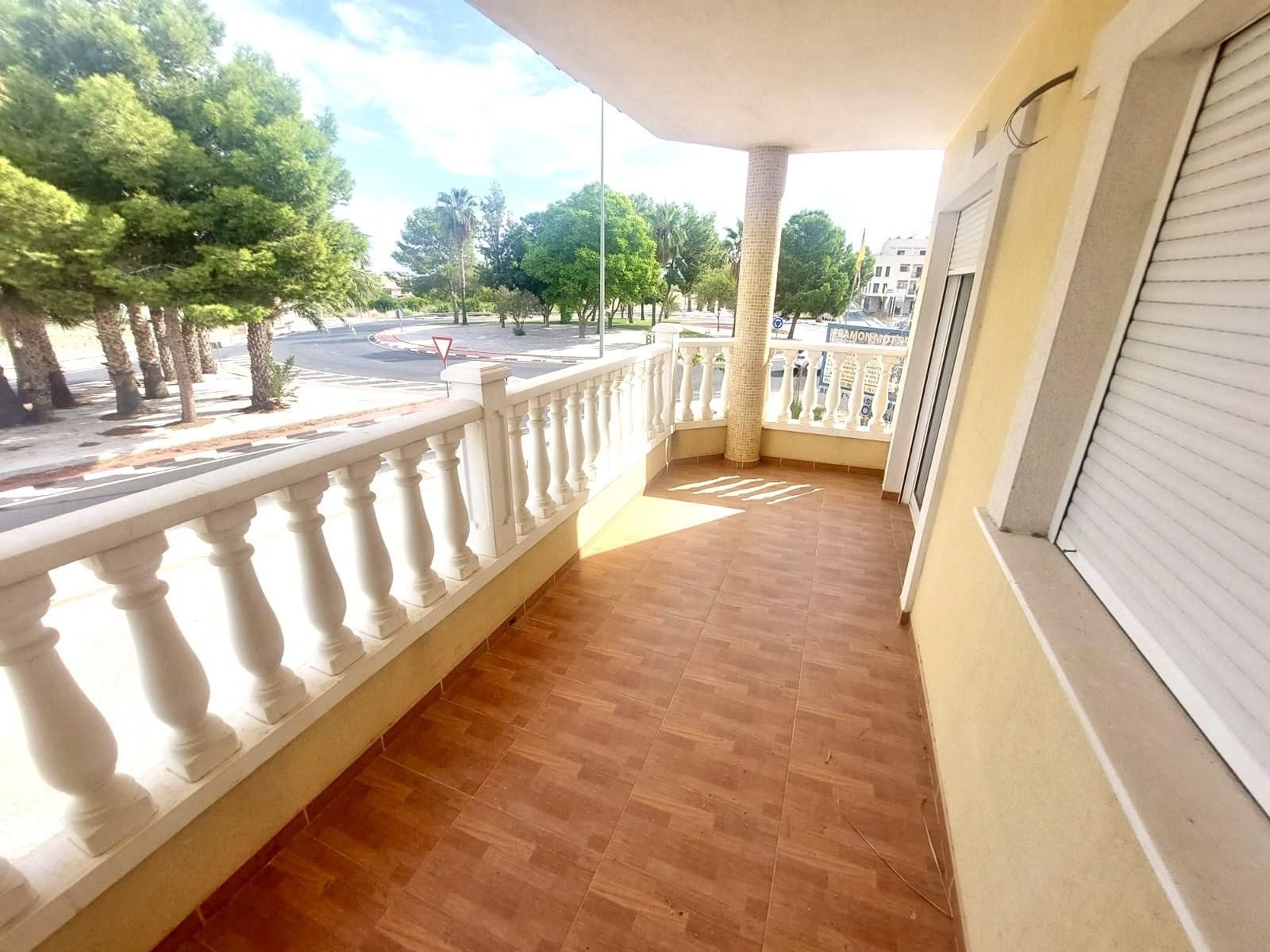 Vista exterior de Casa o xalet en venda en Bigastro amb Balcó i Alarma