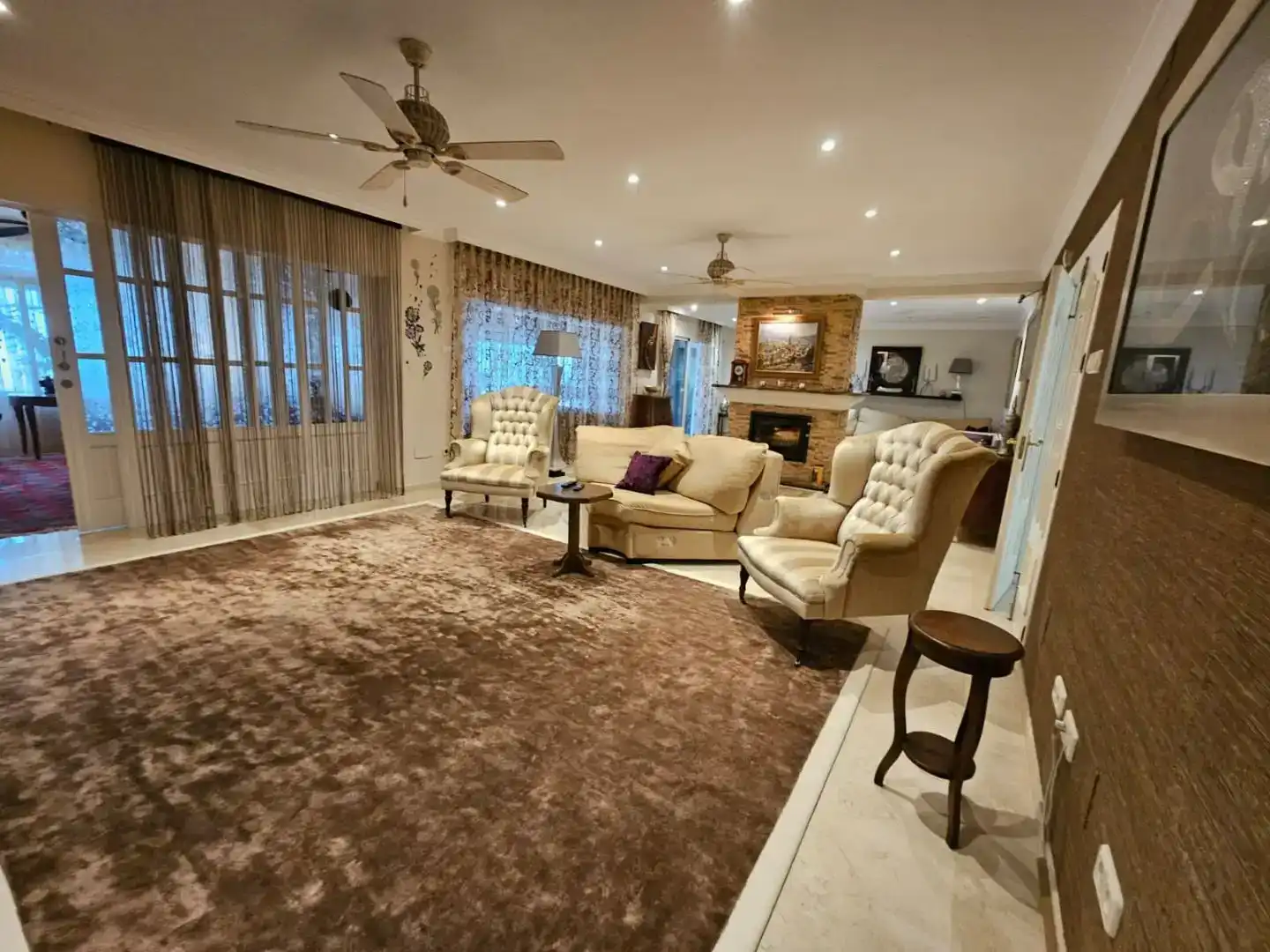 Wohnzimmer von Wohnung zur Miete in Mijas mit Klimaanlage, Privatgarten und Parkett