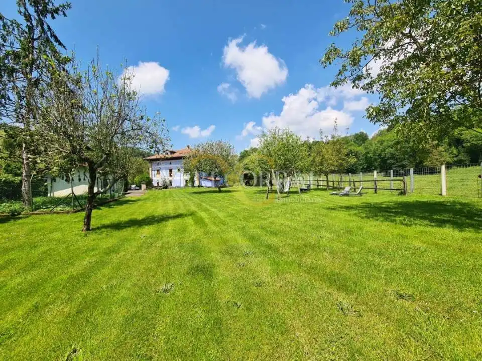 Garden of Buildings for sale in Cangas de Onís