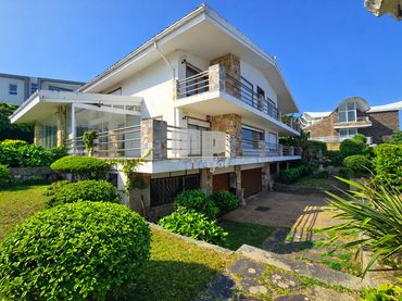 Detached house with balcony for sale in Barrio Illa Toralla