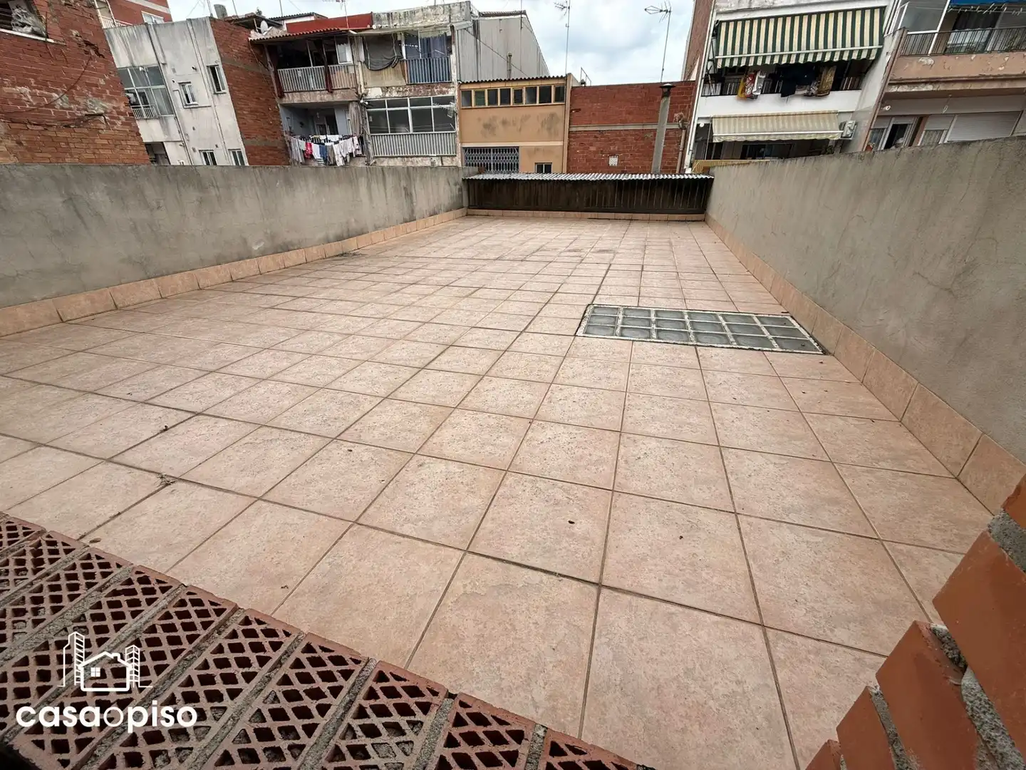 Terraza de Casa adosada en venta en Terrassa