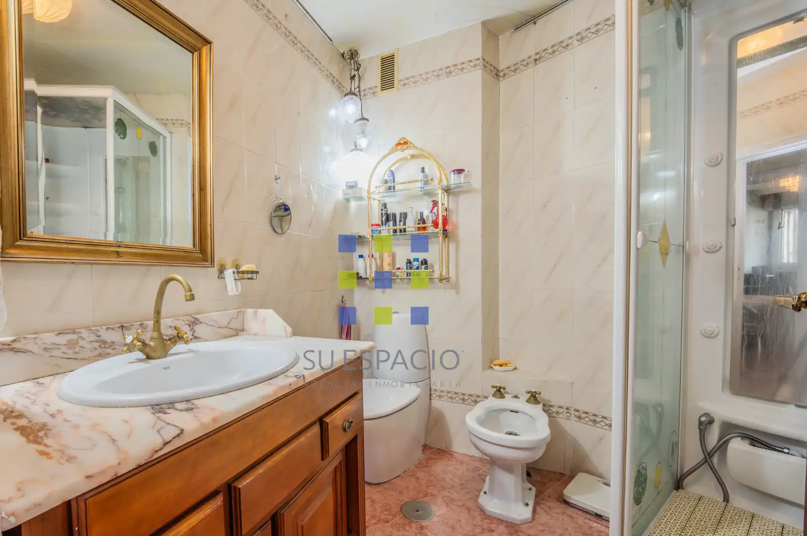 Badezimmer von Dachboden zum Verkauf in Madrid mit Klimaanlage, Heizung und Parkett