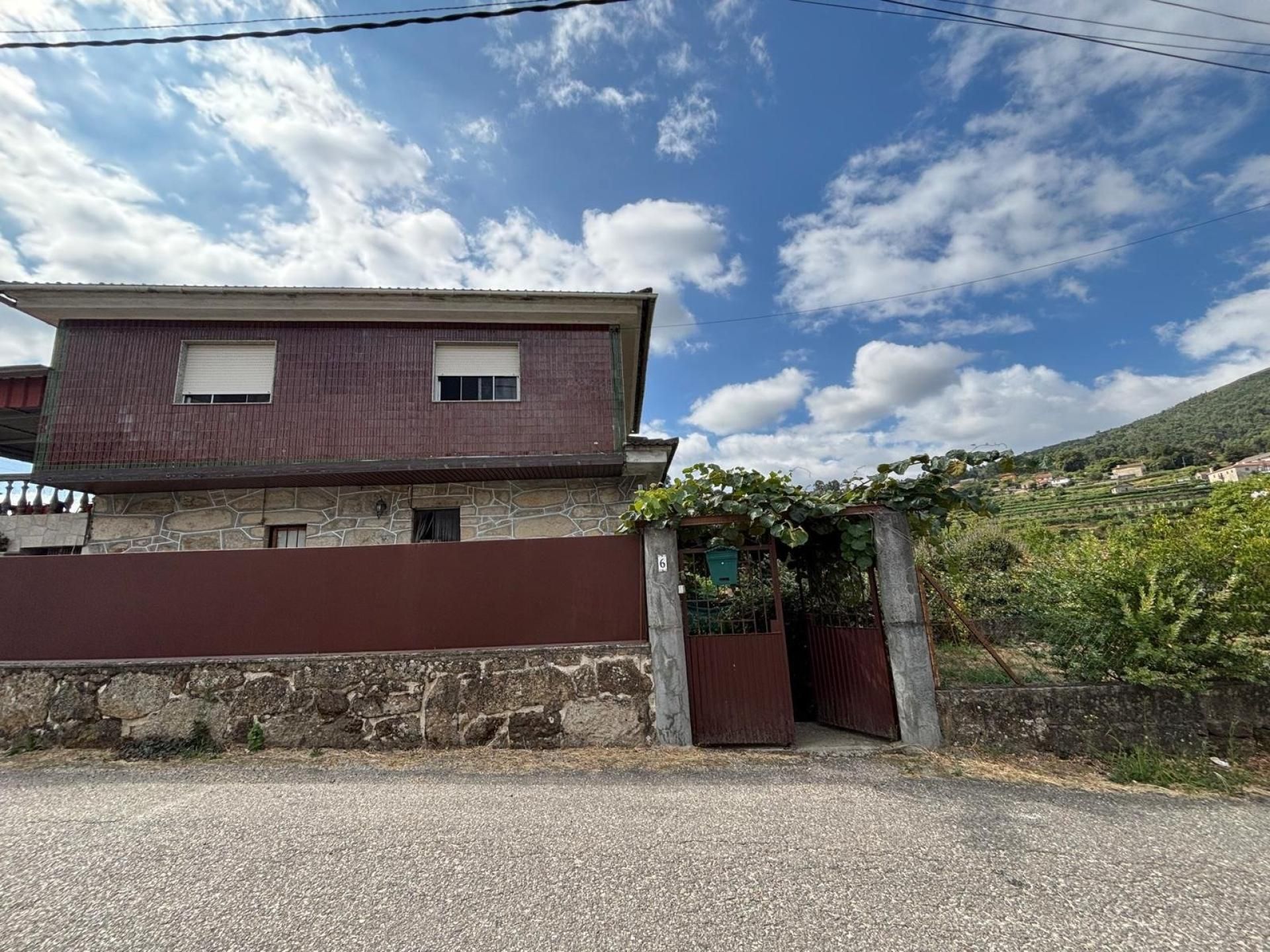 Vista exterior de Casa o xalet en venda en Arbo amb Calefacció i Terrassa