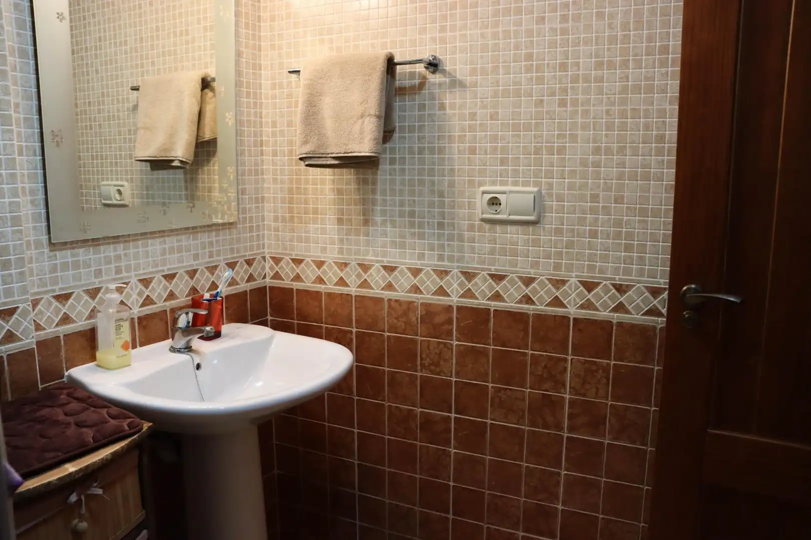 Baño de Piso en venta en Camarena de la Sierra con Calefacción, Trastero y Amueblado