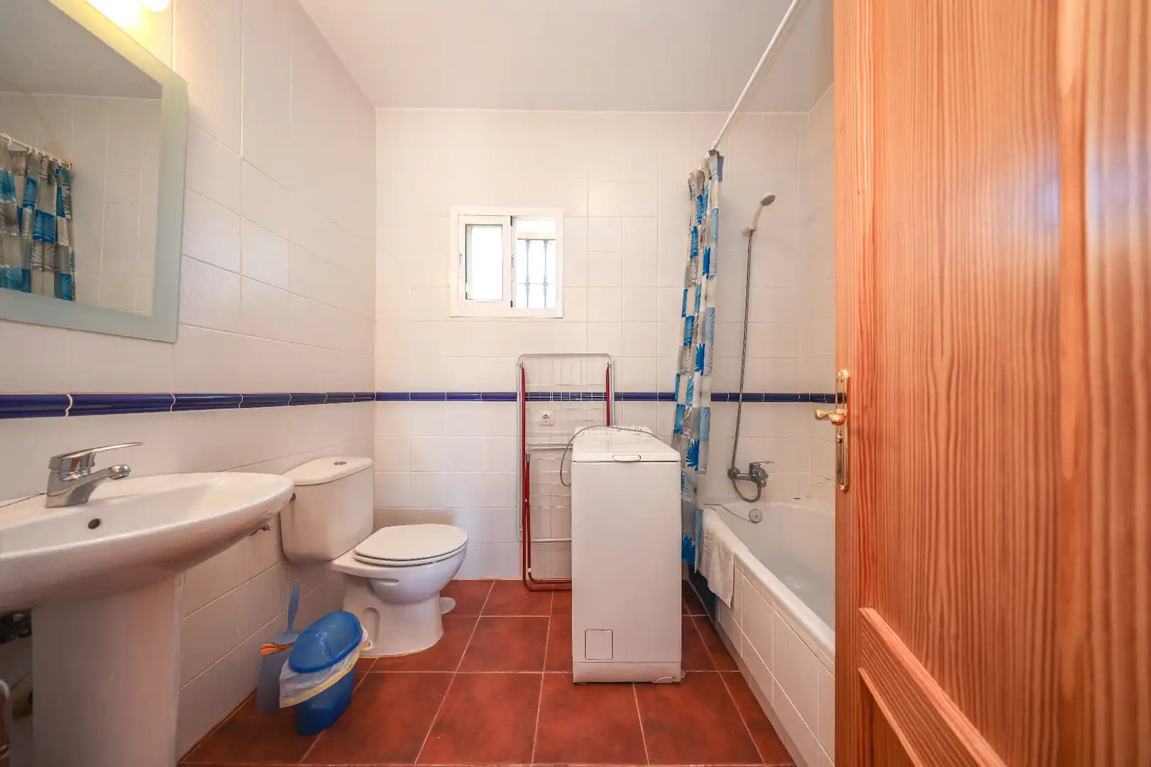 Bathroom of Houses for sale in Tolox  with Air Conditioner, Private garden and Swimming Pool