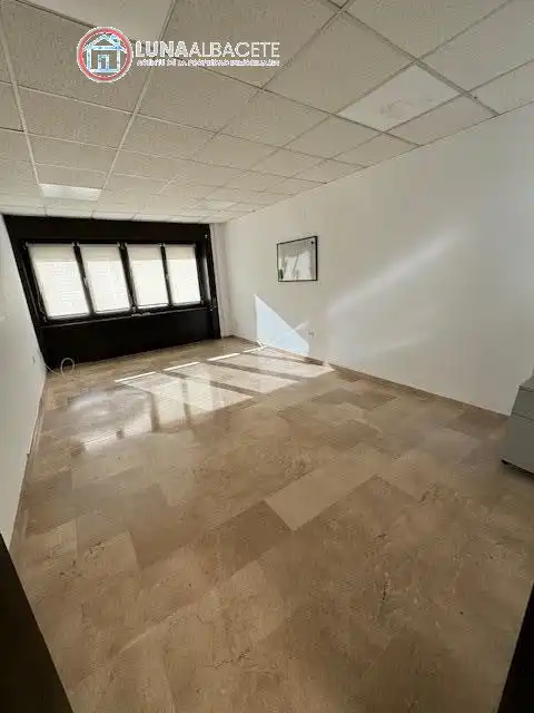 Bureau avec ascenseur à louer à Centro