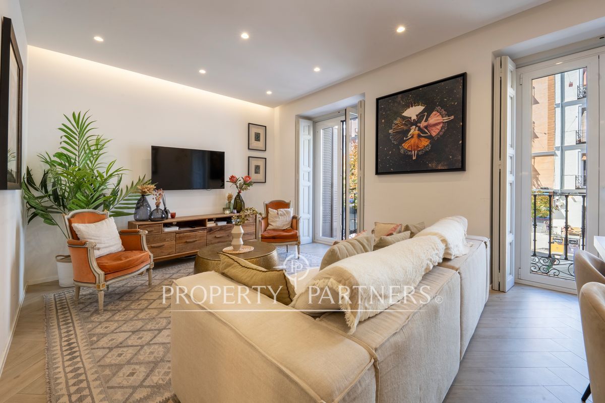 Living room of Apartment for sale in  Madrid Capital  with Air Conditioner and Heating