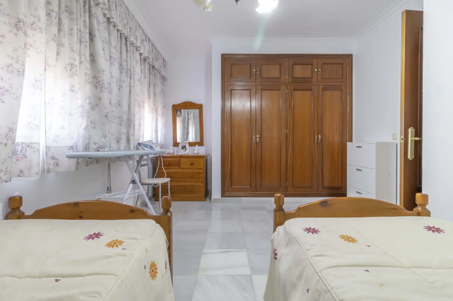 Dormitori de Casa o xalet en venda en Gines amb Aire condicionat, Terrassa i Traster