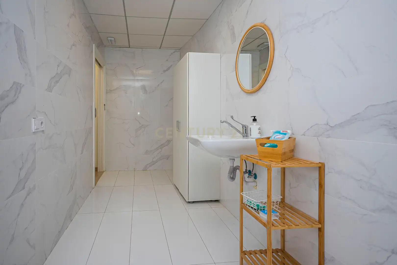 Baño de Local en traspaso en Alicante / Alacant con Aire acondicionado y Alarma