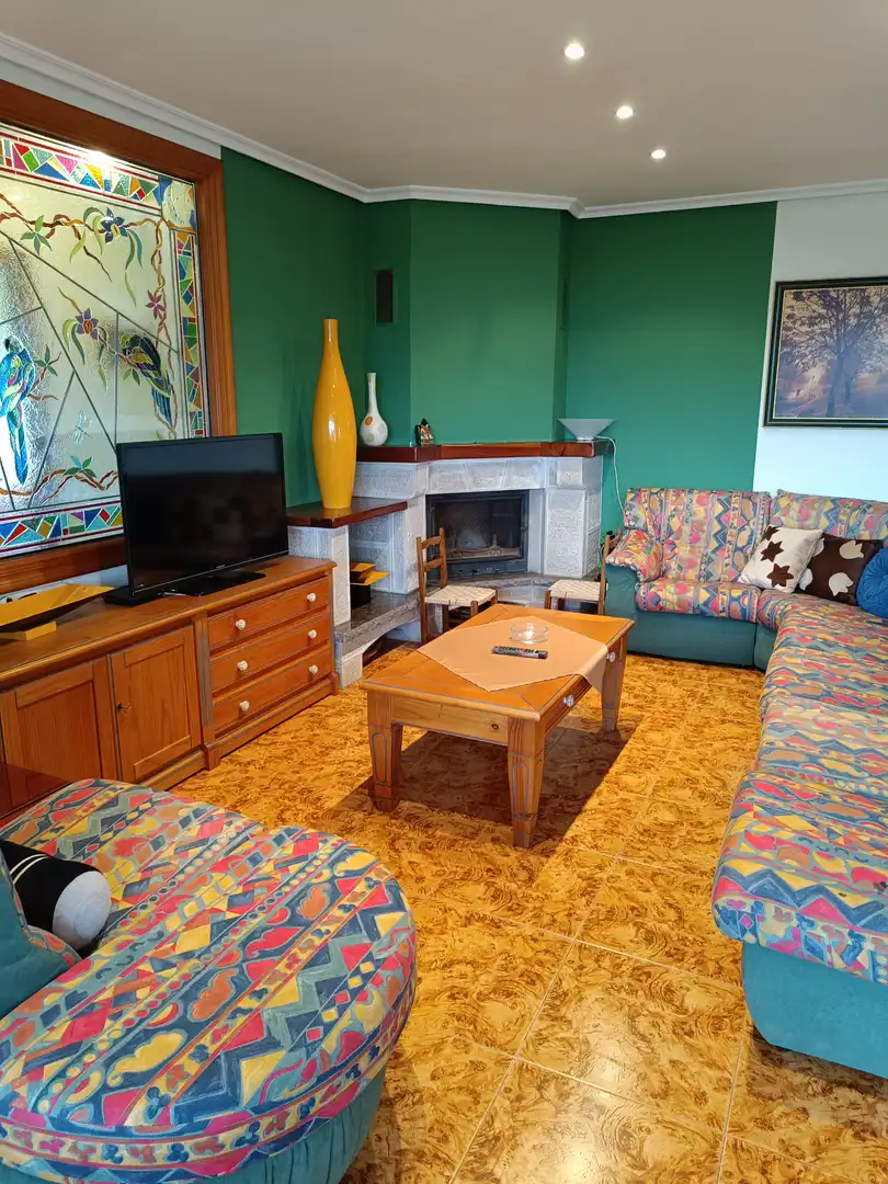 Sala d'estar de Casa o xalet en venda en Aguilar de Campoo amb Calefacció i Terrassa
