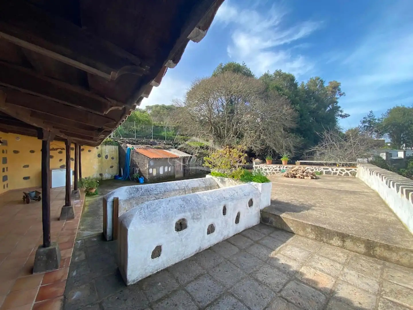 Vista exterior de Casa o xalet en venda en El Tanque amb Jardí privat, Terrassa i Traster