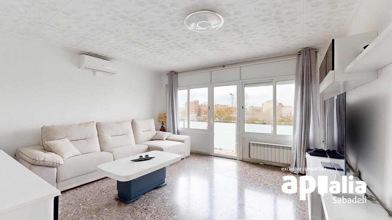 Sala d'estar de Casa adosada en venda en Barberà del Vallès amb Aire condicionat, Calefacció i Traster