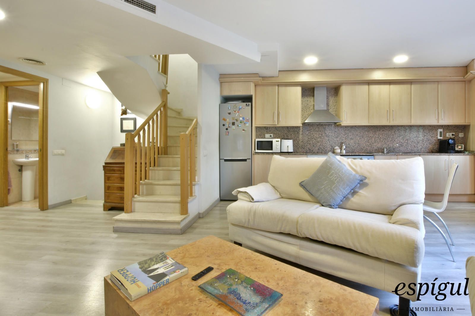 Living room of Single-family semi-detached for sale in  Barcelona Capital  with Air Conditioner, Heating and Terrace