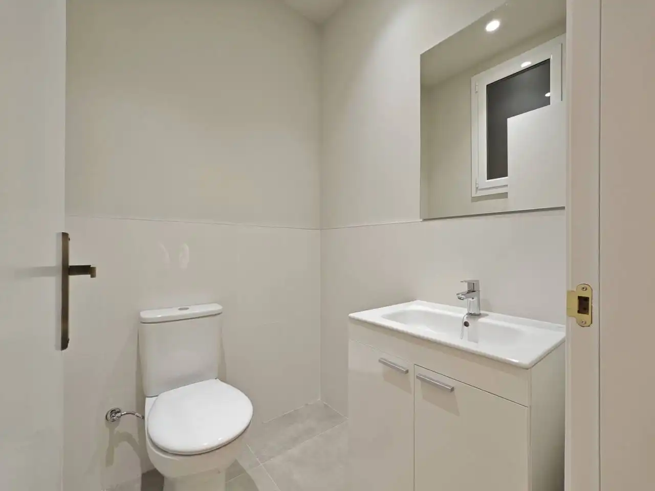 Baño de Piso de alquiler en Manresa con Aire acondicionado, Calefacción y Terraza