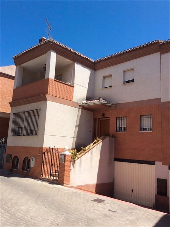 Exterior view of Single-family semi-detached for sale in  Granada Capital