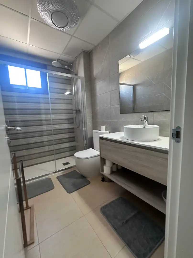Baño de Ático en venta en Vinaròs con Aire acondicionado, Calefacción y Jardín privado